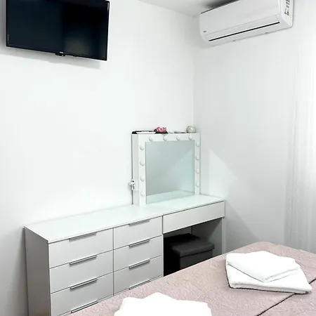 Laura Apartment